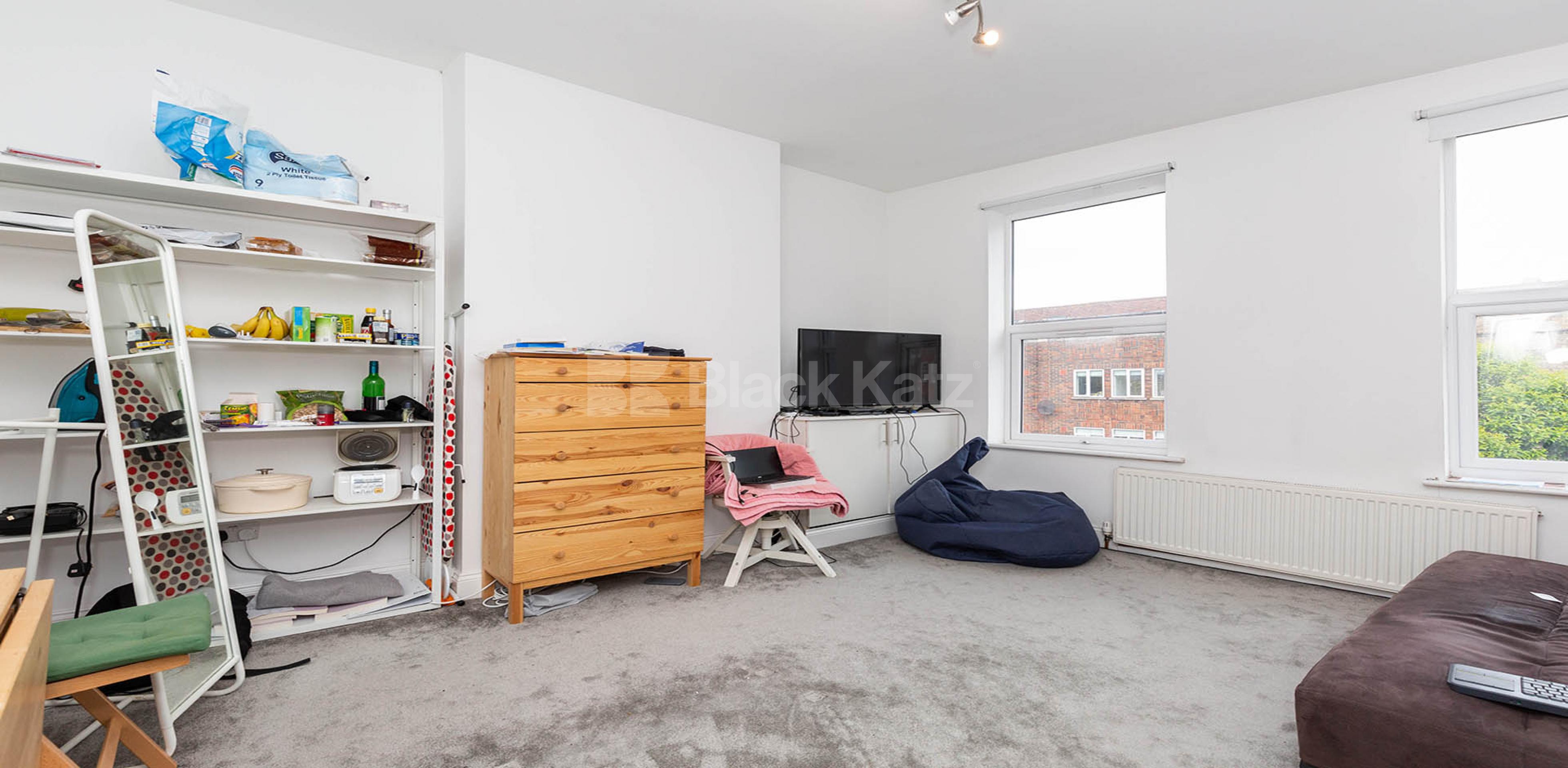 			NEW INSTRUCTION!, 2 Bedroom, 1 bath, 1 reception Flat			 Holloway Road, ARCHWAY N19